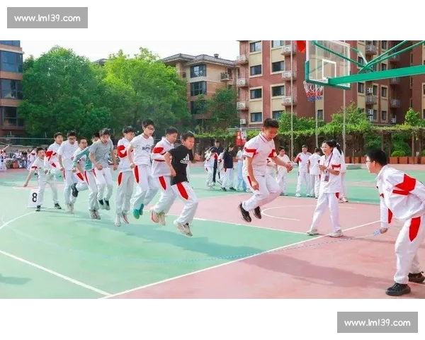 青春跃动赛场梦想飞扬校园体育盛会启航新篇章激扬活力共筑健康未来愿景